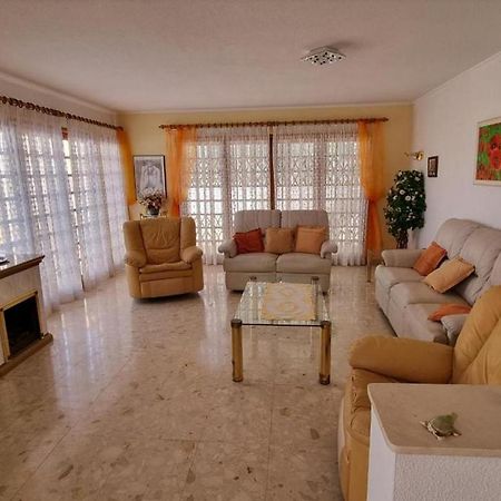 아데제 Sunny House With Private Pool And Sea View 빌라 외부 사진