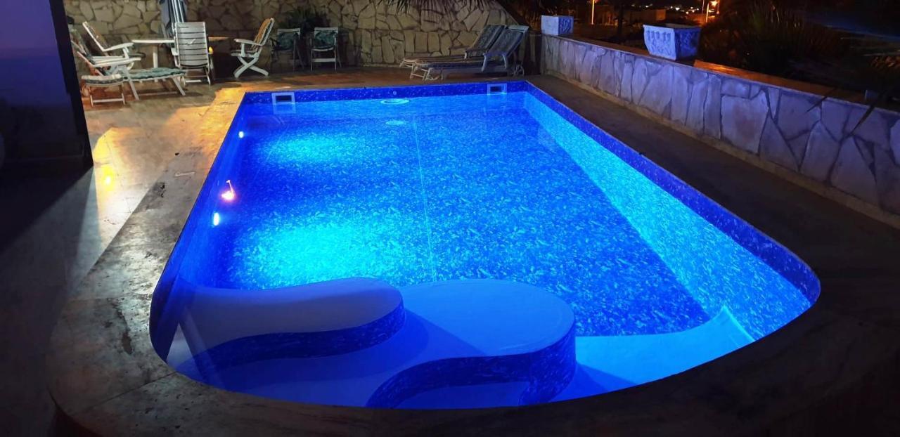 아데제 Sunny House With Private Pool And Sea View 빌라 외부 사진