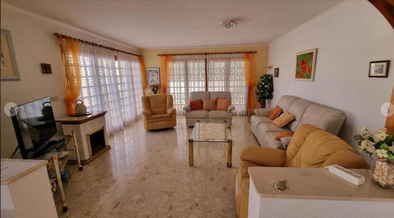 아데제 Sunny House With Private Pool And Sea View 빌라 외부 사진