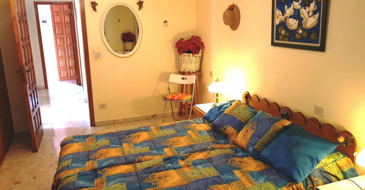 아데제 Sunny House With Private Pool And Sea View 빌라 외부 사진