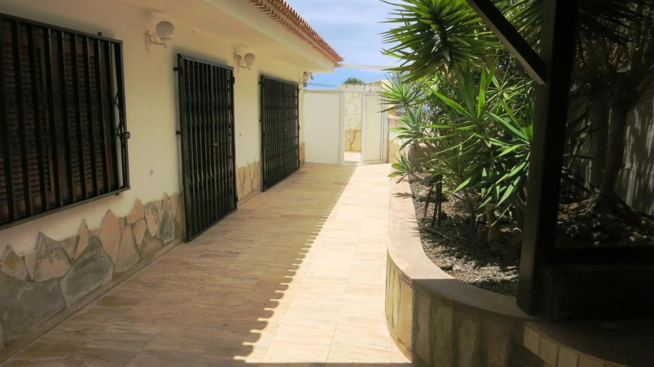 아데제 Sunny House With Private Pool And Sea View 빌라 외부 사진