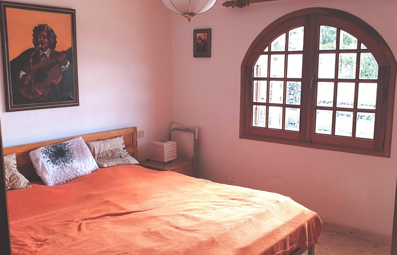 아데제 Sunny House With Private Pool And Sea View 빌라 외부 사진