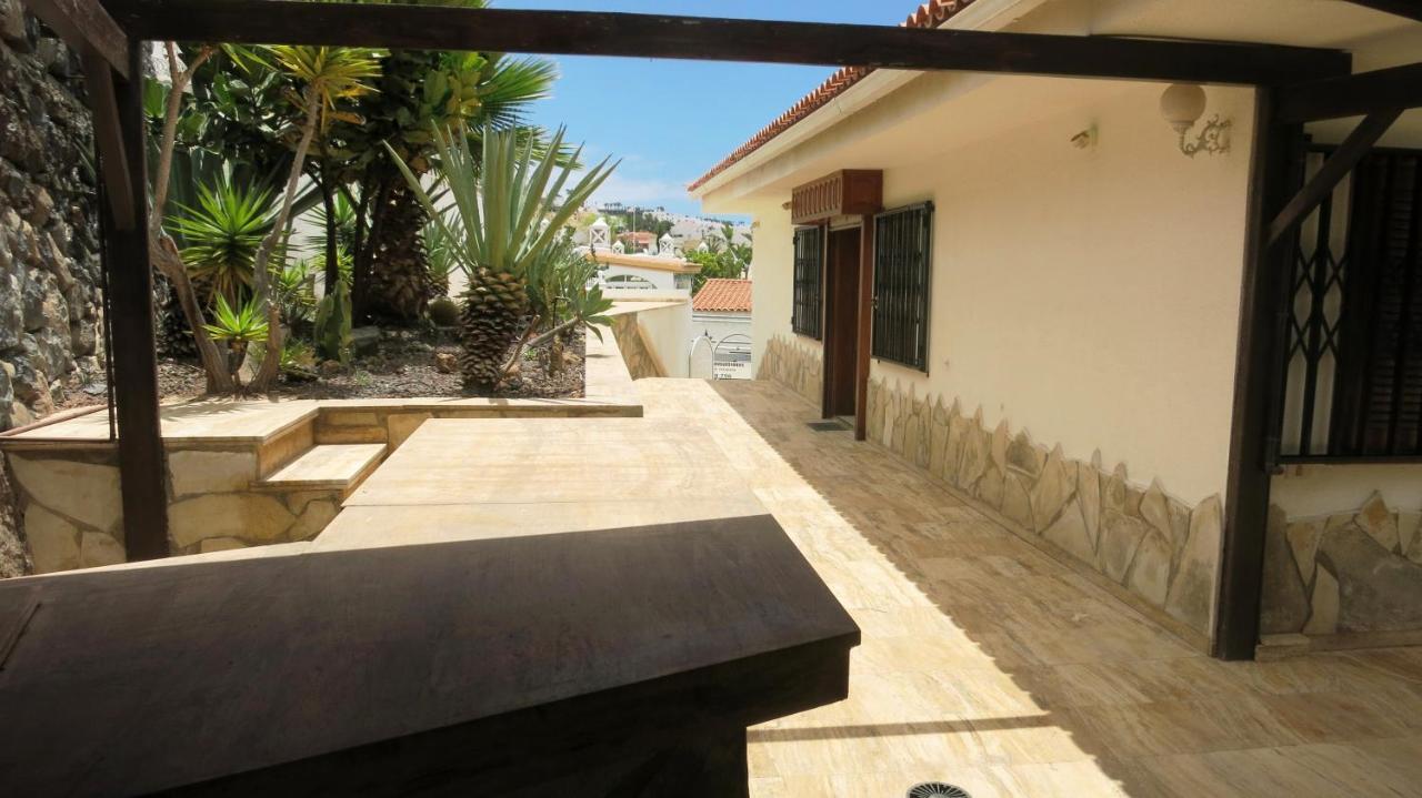 아데제 Sunny House With Private Pool And Sea View 빌라 외부 사진