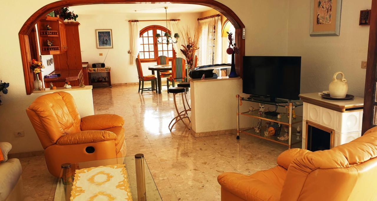 아데제 Sunny House With Private Pool And Sea View 빌라 외부 사진