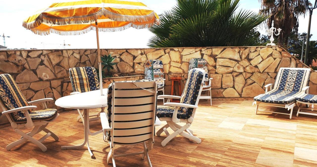 아데제 Sunny House With Private Pool And Sea View 빌라 외부 사진
