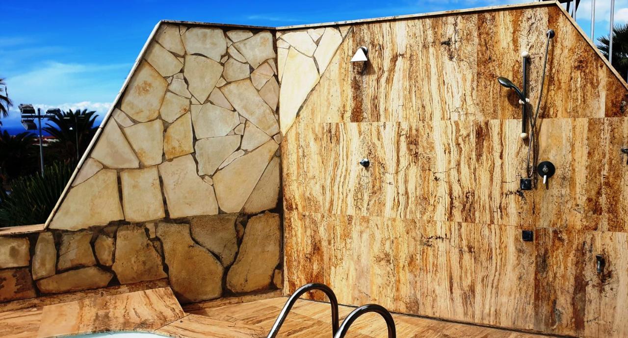 아데제 Sunny House With Private Pool And Sea View 빌라 외부 사진
