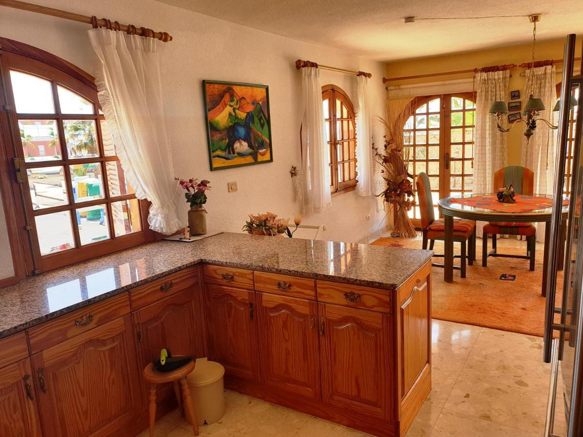 아데제 Sunny House With Private Pool And Sea View 빌라 외부 사진