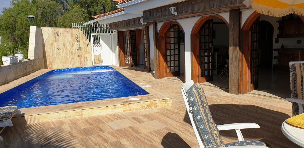 아데제 Sunny House With Private Pool And Sea View 빌라 외부 사진
