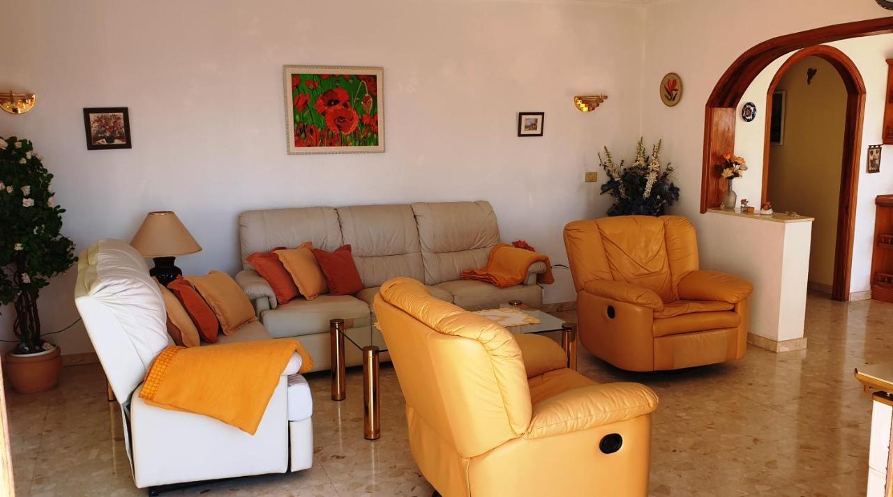 아데제 Sunny House With Private Pool And Sea View 빌라 외부 사진