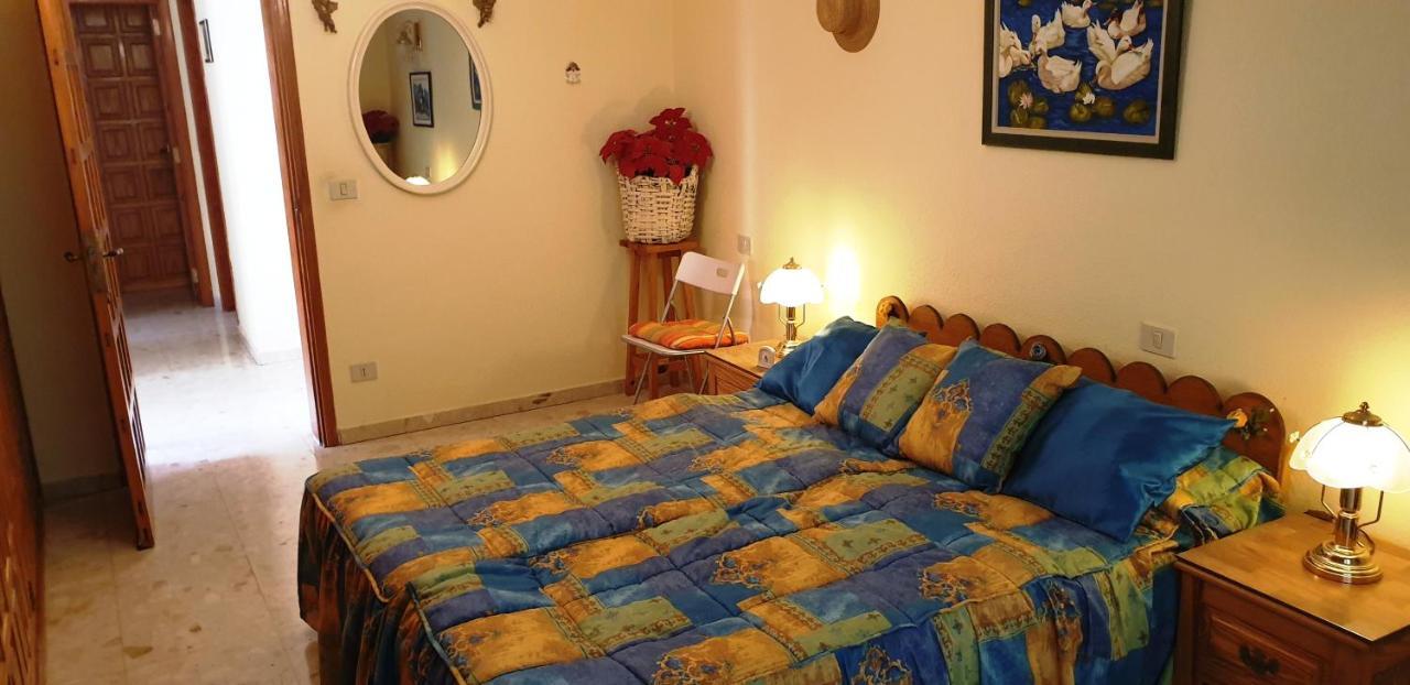 아데제 Sunny House With Private Pool And Sea View 빌라 외부 사진