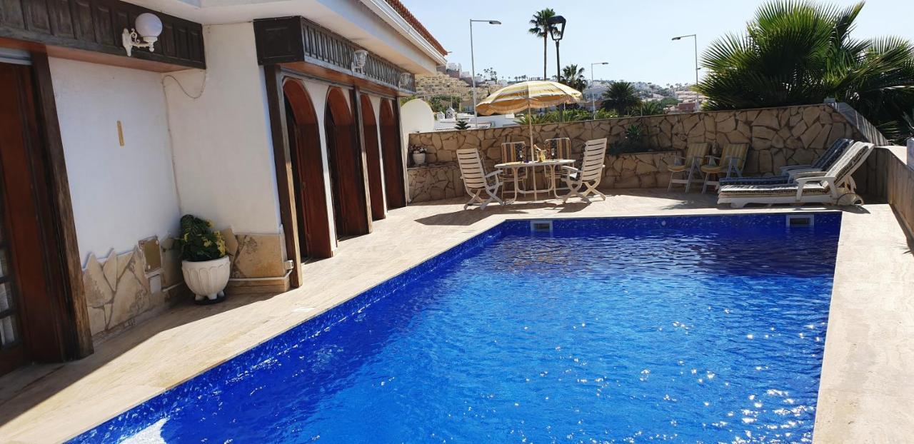 아데제 Sunny House With Private Pool And Sea View 빌라 외부 사진