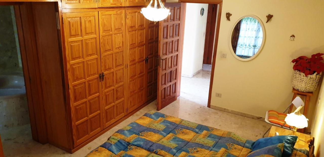 아데제 Sunny House With Private Pool And Sea View 빌라 외부 사진